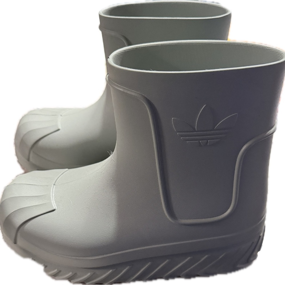 Adidas Womans Size 8.5 Sage Green Rain Boots